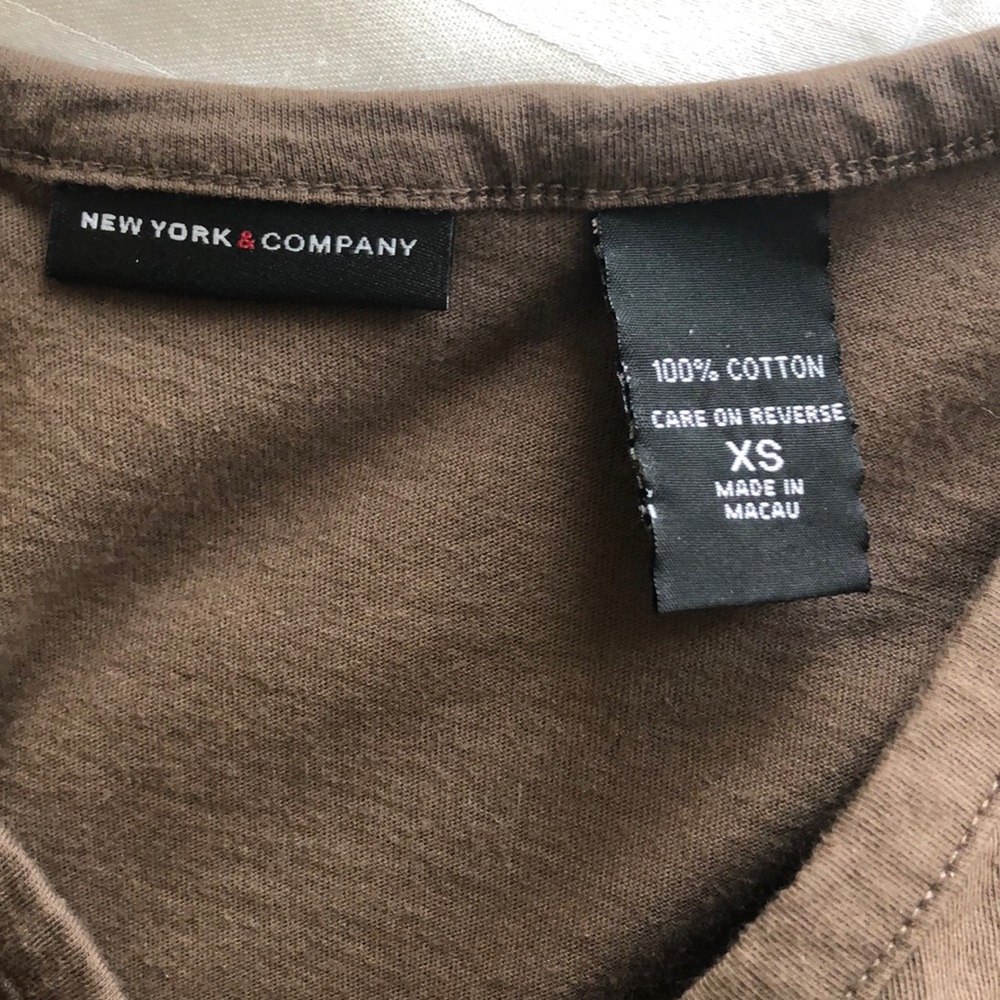 {New York & Company} Brown Sleeveless V Neck Shirt - Picture 5 of 6